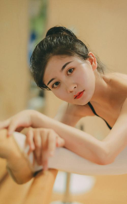 在房间尽情玩耍游戏桃子移植胡桃角色